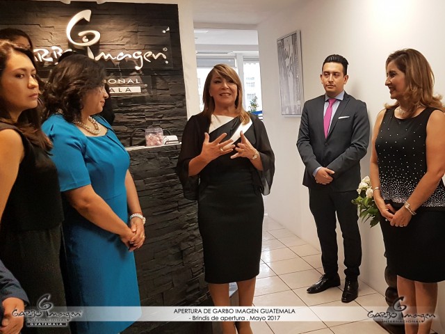 GarboImagenGuatemala_AnaRitaTorres_IngridLemus_Inauguracion_Brindis_mayo17_h